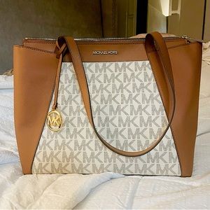 Michael Kors Shoulder Bag❗️CLOSET CLEAR OUT❗️PRICED TO SELL